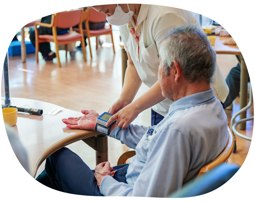 看護職員が健康チェック